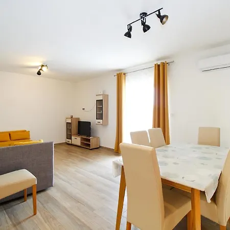 Mit Privatpool Fuer 6 Personen Ca 107 Qm In Medulin, Istrien Suedkueste Von Istrien Holiday home Medulin