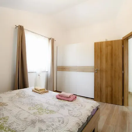 Mit Privatpool Fuer 6 Personen Ca 107 Qm In Medulin, Istrien Suedkueste Von Istrien Holiday home