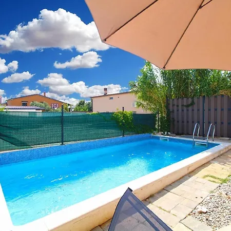 Mit Privatpool Fuer 6 Personen Ca 107 Qm In Medulin, Istrien Suedkueste Von Istrien *