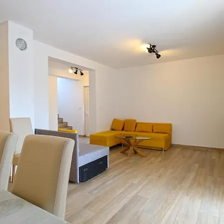 Holiday home Mit Privatpool Fuer 6 Personen Ca 107 Qm In Medulin, Istrien Suedkueste Von Istrien